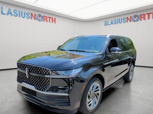 Black Metallic 2025 Lincoln Navigator Reserve