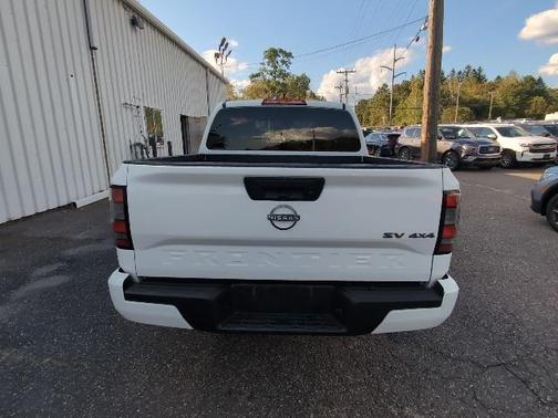 2023 Nissan Frontier SV