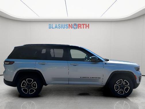 Silver Zynith 2023 Jeep Grand Cherokee 4xe Trailhawk