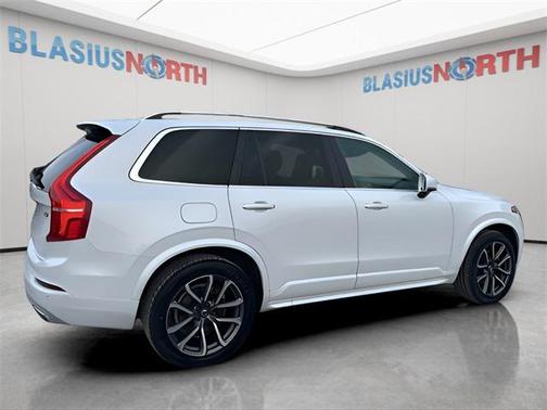 2019 Volvo XC90 T6 Momentum