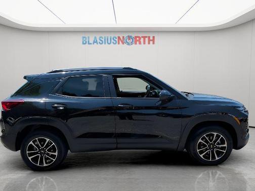 Mosaic Black Metallic 2025 Chevrolet Trailblazer LT
