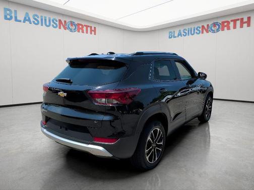 Mosaic Black Metallic 2025 Chevrolet Trailblazer LT