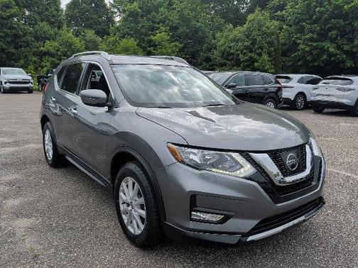 Gun Metallic 2017 Nissan Rogue SV