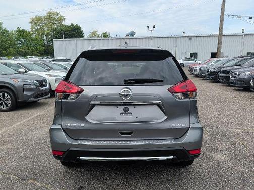 Gun Metallic 2017 Nissan Rogue SV