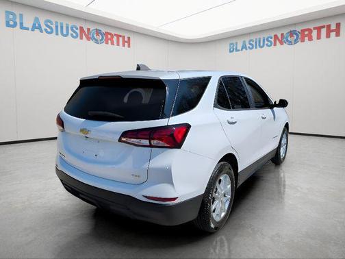 Summit White 2022 Chevrolet Equinox LS