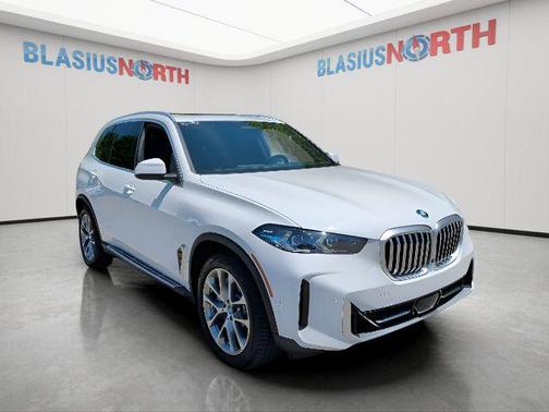 Alpine White 2025 BMW X5 PHEV xDrive50e