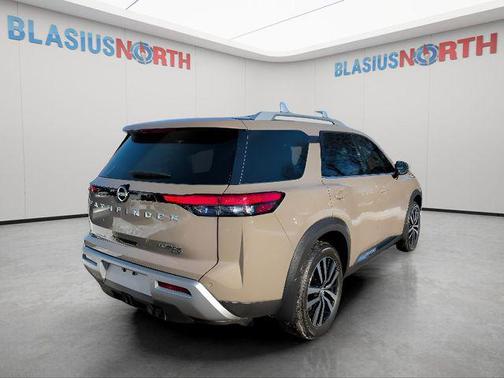 2025 Nissan Pathfinder Platinum 4WD