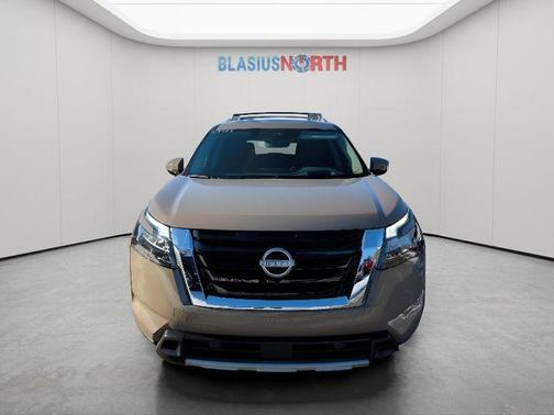 2025 Nissan Pathfinder Platinum 4WD