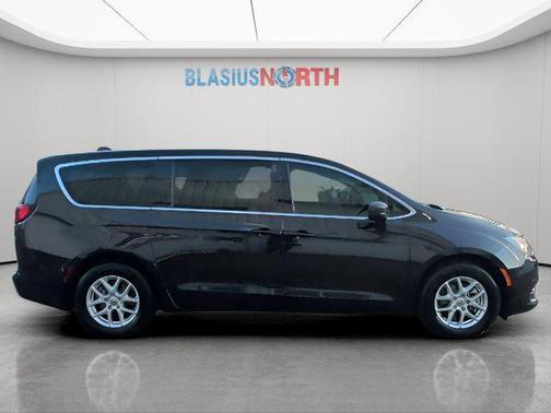 2021 Chrysler Voyager LX