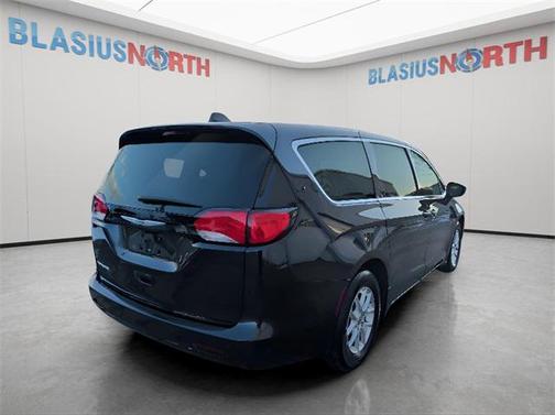 2021 Chrysler Voyager LX