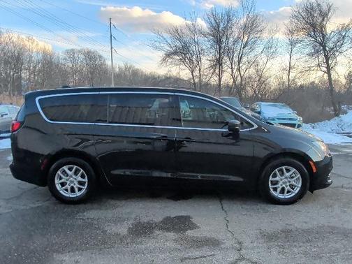 2021 Chrysler Voyager LX