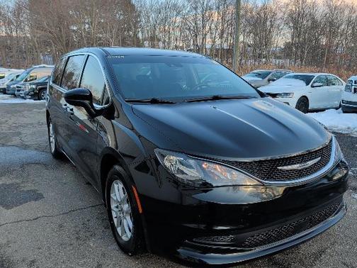 2021 Chrysler Voyager LX