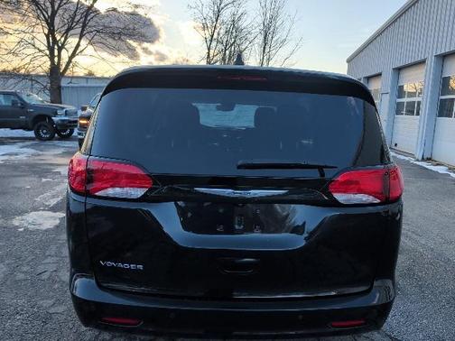 2021 Chrysler Voyager LX
