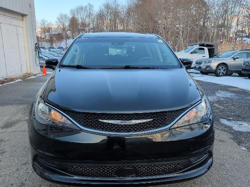 2021 Chrysler Voyager LX