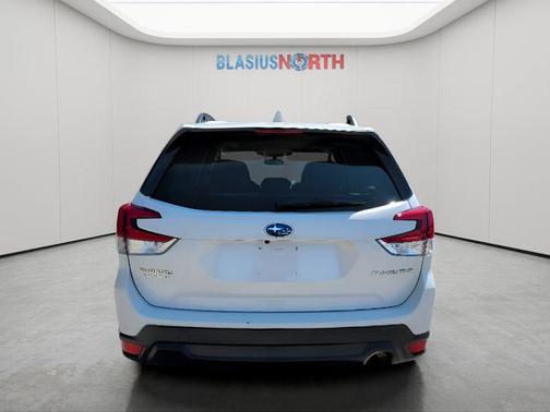 Crystal White Pearl 2022 Subaru Forester Premium