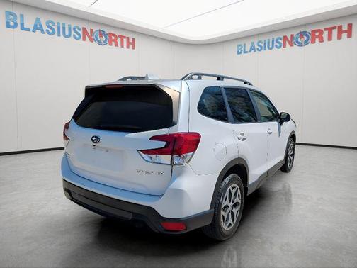 Crystal White Pearl 2022 Subaru Forester Premium