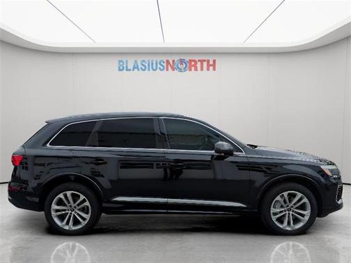 2025 Audi Q7 55 Premium Plus