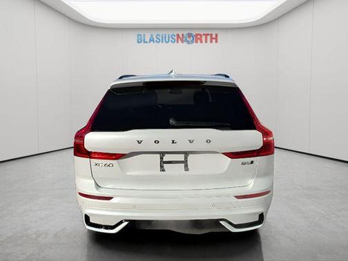 2024 Volvo XC60 B5 Plus Dark Theme