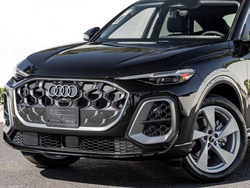 Mythos Black Metallic 2026 Audi Q5 Sportback Premium Plus TFSI quattro S tronic