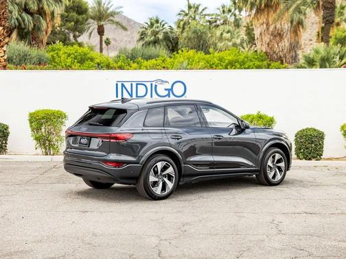2025 Audi Q6 e-tron Premium Plus quattro