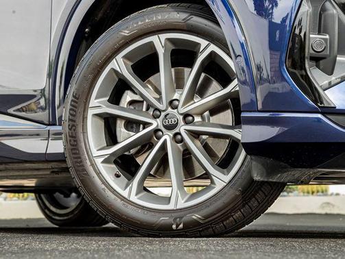 2022 Audi e-tron Premium Plus