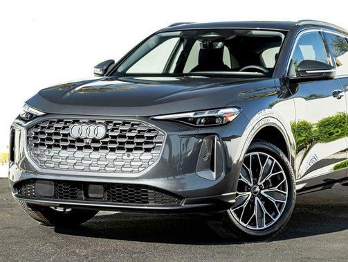 Tambora Gray Metallic 2025 Audi Q5 Premium Plus TFSI quattro S tronic