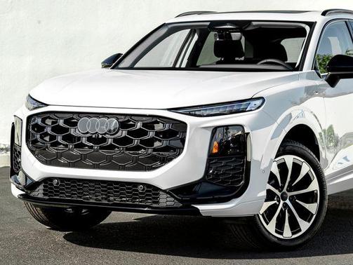 Glacier White Metallic 2026 Audi Q3 TFSI quattro S tronic