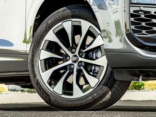 Daytona Gray Pearl Effect 2026 Audi Q3 TFSI quattro S tronic