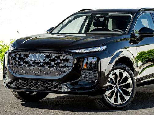 Mythos Black Metallic 2026 Audi Q3 TFSI quattro S tronic