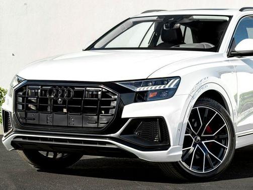 Glacier White Metallic 2023 Audi Q8 55 Prestige