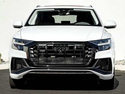 Glacier White Metallic 2023 Audi Q8 55 Prestige