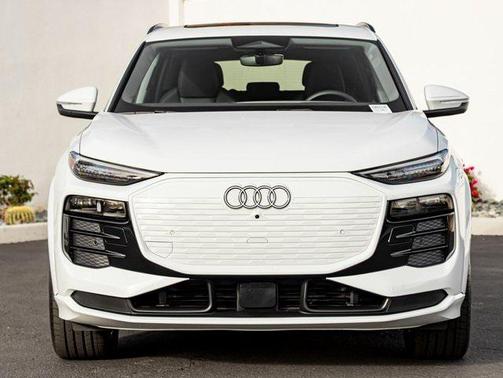 2025 Audi Q6 e-tron Premium Plus