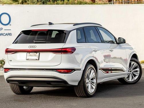 2025 Audi Q6 e-tron Premium Plus