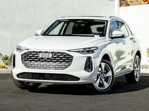 Glacier White Metallic 2025 Audi Q5 Premium Plus TFSI quattro S tronic