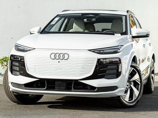 2025 Audi Q6 e-tron Premium Plus quattro