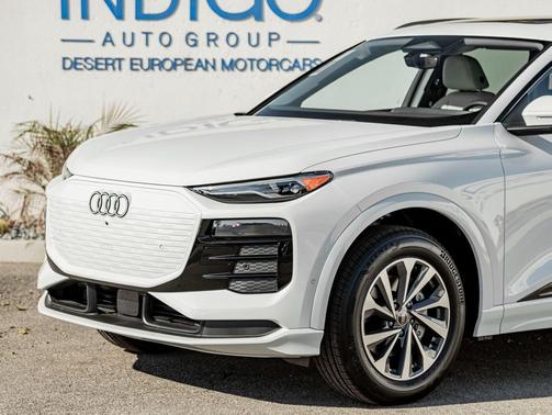 2025 Audi Q6 e-tron Premium quattro