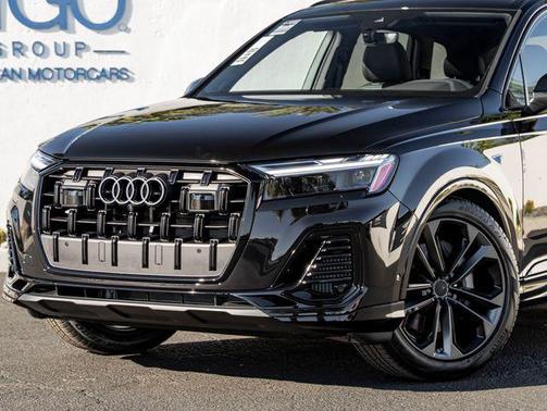Mythos Black Metallic 2026 Audi Q7 55 Premium Plus