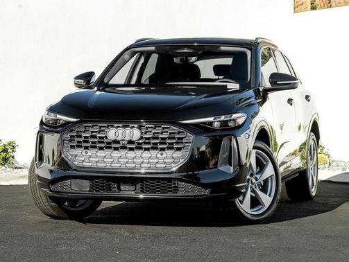 Mythos Black Metallic 2025 Audi Q5 Premium Plus TFSI quattro S tronic