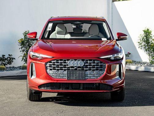 Grenadine Red Metallic 2025 Audi Q5 Premium Plus TFSI quattro S tronic