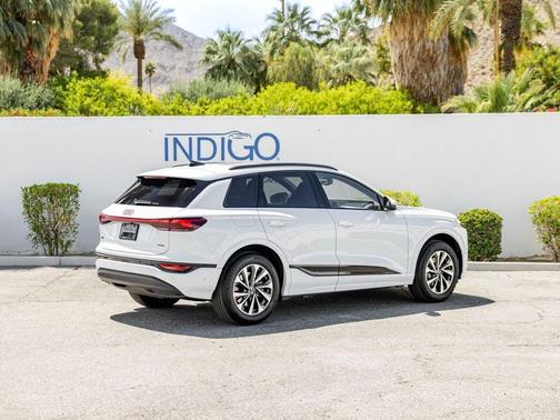 2025 Audi Q6 e-tron Premium Plus quattro