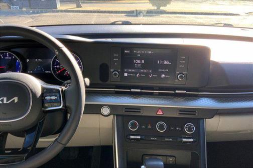 2024 Kia Carnival LX