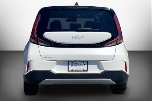 Snow White Pearl 2023 Kia Soul LX
