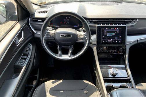 2022 Jeep Grand Cherokee L Laredo