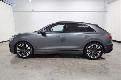 Daytona Gray Pearl Effect 2026 Audi Q8 55 Premium Plus
