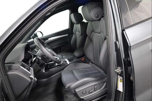 Daytona Gray Pearl Effect 2025 Audi Q5 45 S line Premium