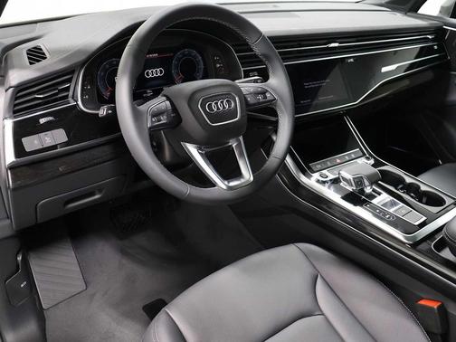 Samurai Gray Metallic 2026 Audi Q7 45 Premium