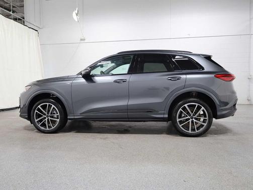 Tambora Gray Metallic 2026 Audi Q5 Premium Plus TFSI quattro S tronic