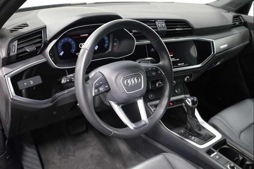 2024 Audi Q3 Premium 45 TFSI S line quattro Tiptronic
