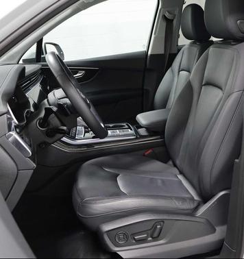 Glacier White Metallic 2023 Audi Q7 55 Premium Plus