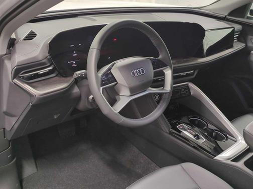 2025 Audi Q5 Premium